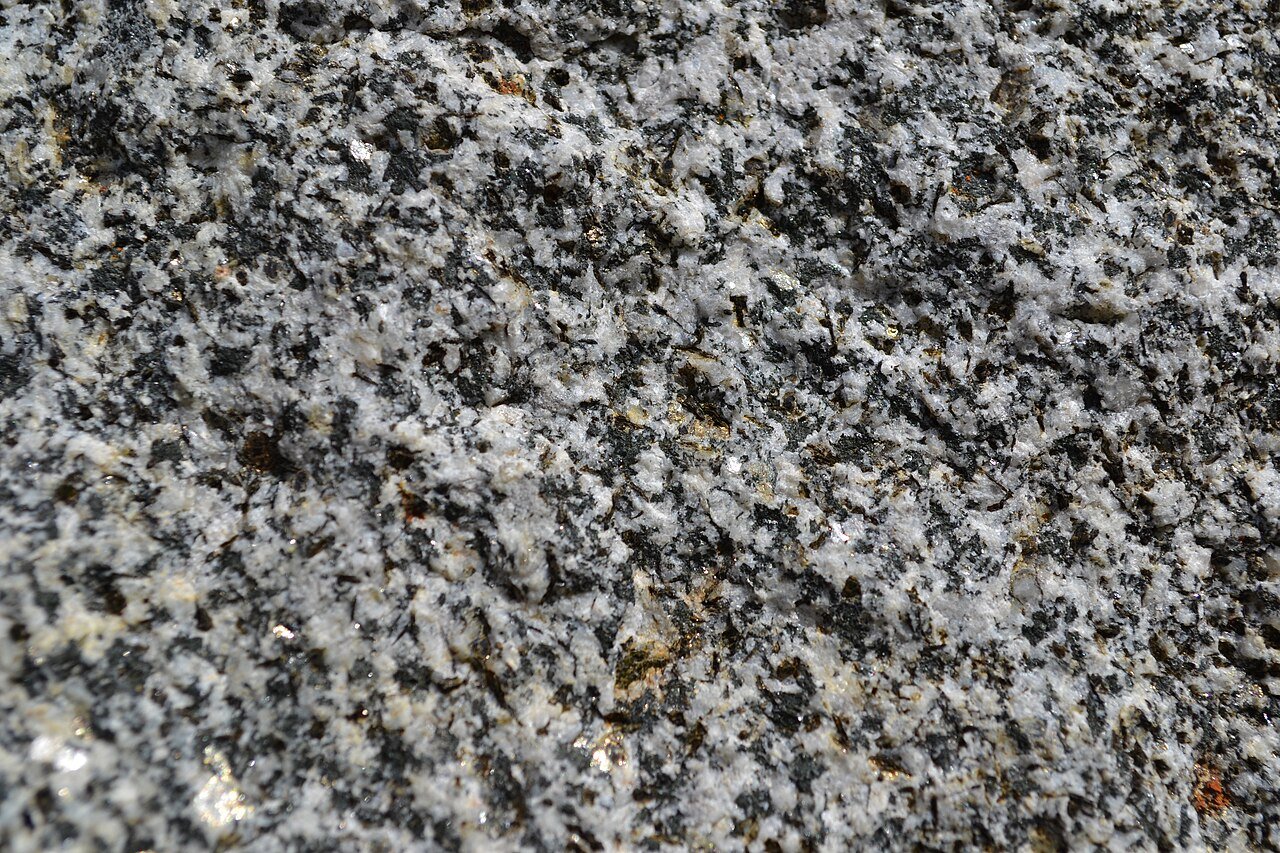 Krupni detalj zrnate strukture granitne stijene